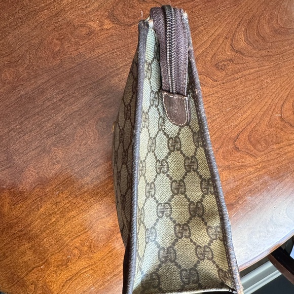 GUCCI Classic Vintage Monogram Clutch. Timeless design. - Picture 3 of 12